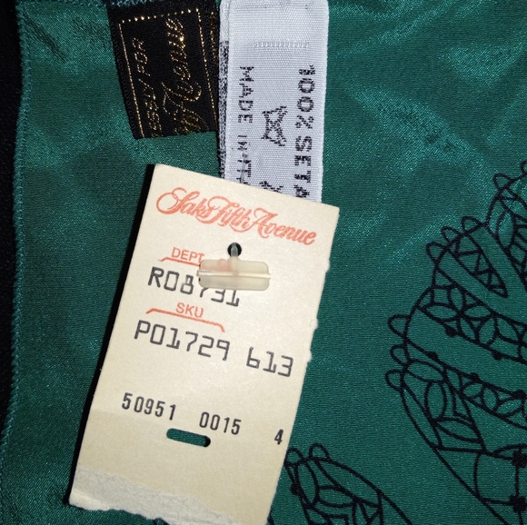 Saks Fifth Avenue 100% silk green handkerchief (everything must go! Moving sale) - Picture 4 of 7